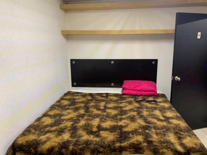 Torre Cristal Hostel Леон Екстериор снимка